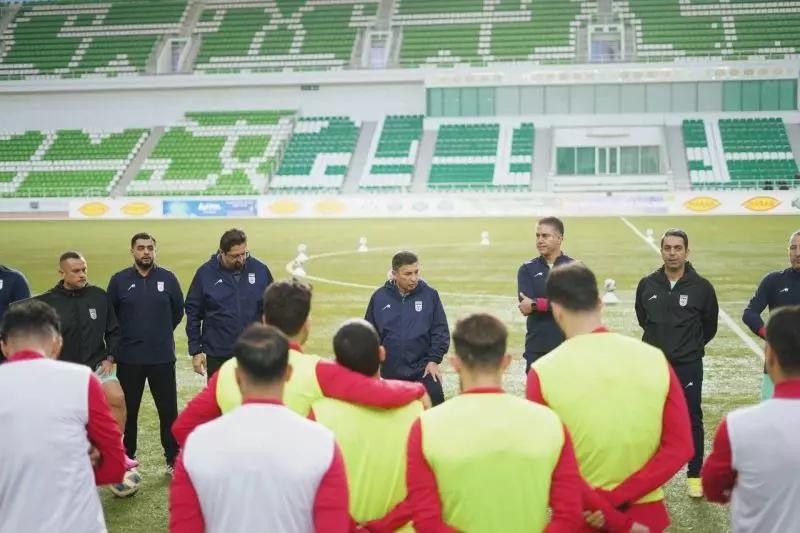 برگزاری تمرین تیم ملی در چمن مصنوعی ورزشگاه عشق‌آباد