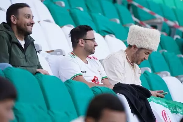 حواشی بازی ترکمنستان و ایران| اعتراض شاگردان قلعه‌نویی به اتلاف وقت حریف/ حضور هواداران ایرانی در ورزشگاه عشق‌آباد