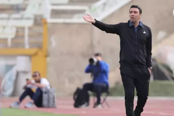 ۵ گلِ آبی هدیه استقلالی‌ها به بهترین مربی سال فوتبال ایران