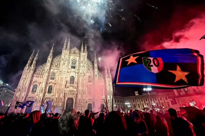 عکس؛ جشن هواداران اینتر در خیابان‌های میلان پس از قهرمانی در سری آ