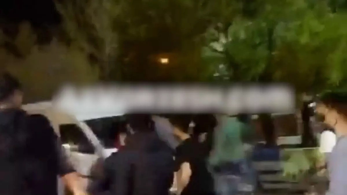 حمله هواداران عصبانی تراکتور به مینی ون حامل بازیکنان در فرودگاه تبریز